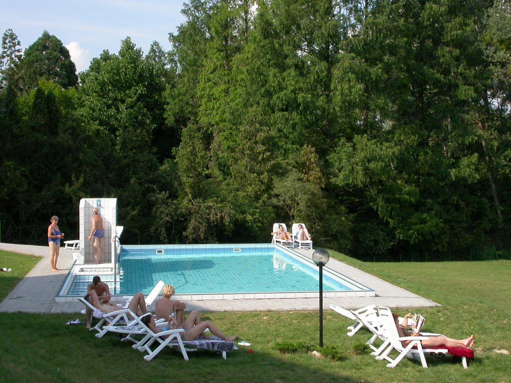 Romai Apartmanhaz Daire Hévíz Oda fotoğraf