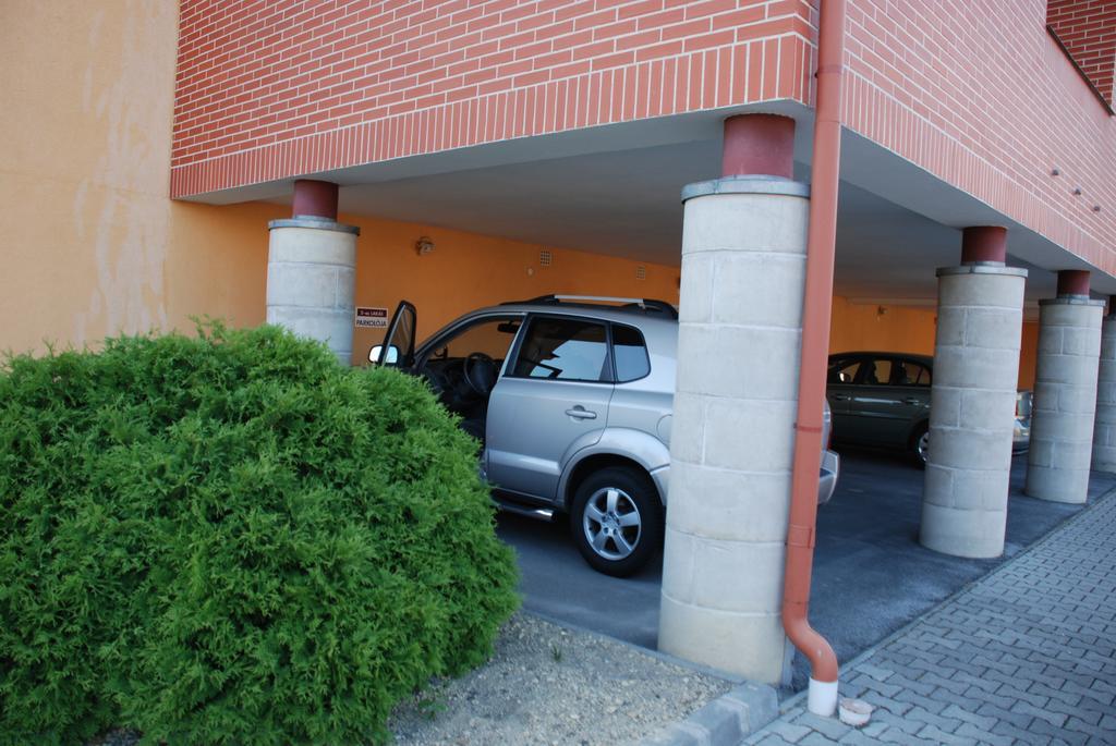 Romai Apartmanhaz Daire Hévíz Oda fotoğraf